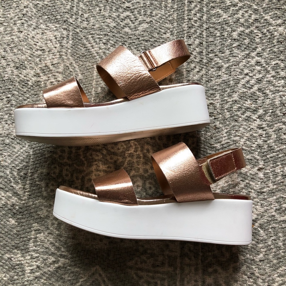 Like new Steve Madden rose gold Platform sandals